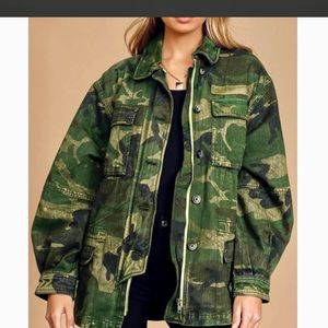 Free People Oversized Seize The Day Camo Zip/Button Up Woman’s Jacket Size S NWT